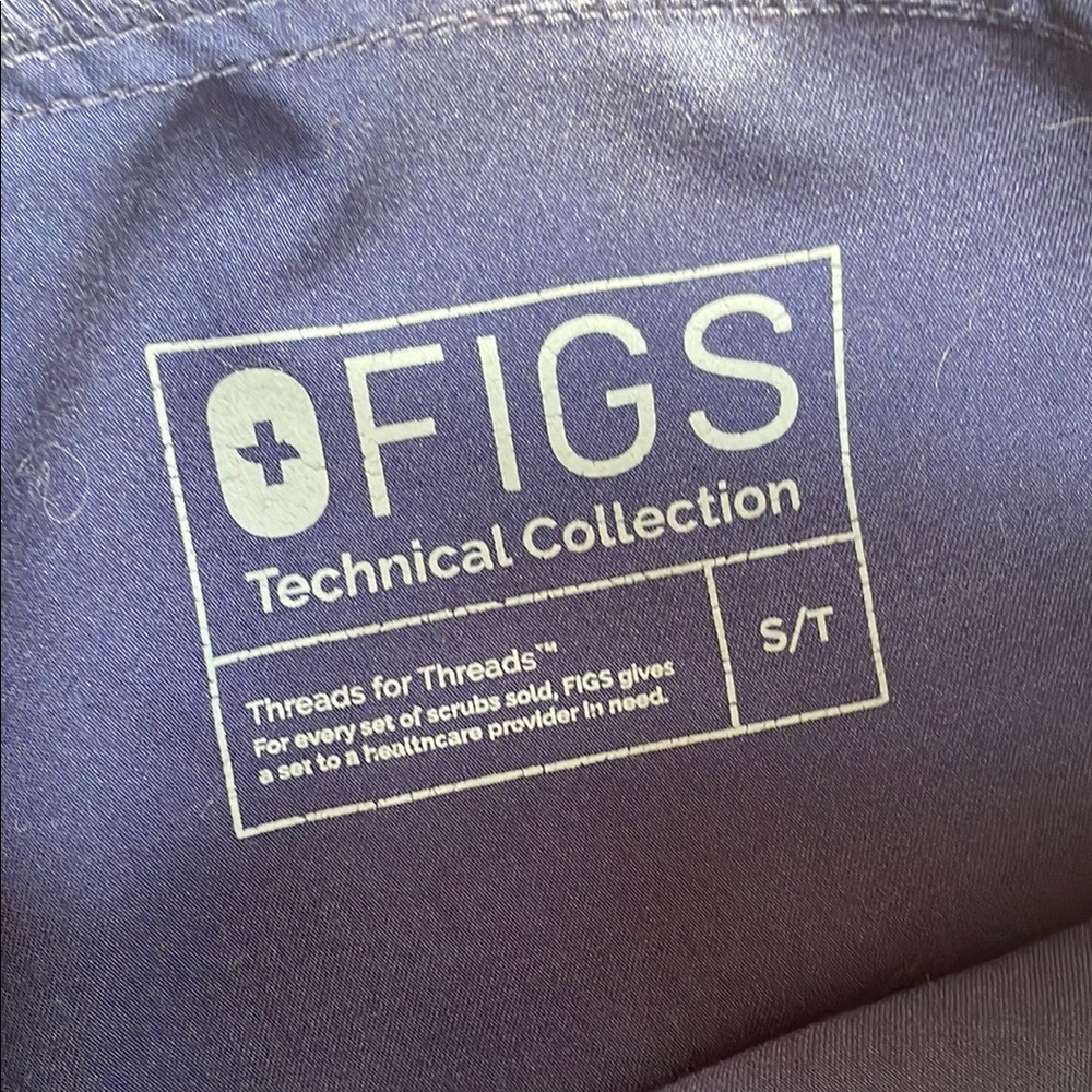 Figs Kade Cargo Pants in navy - Picture 4 of 8